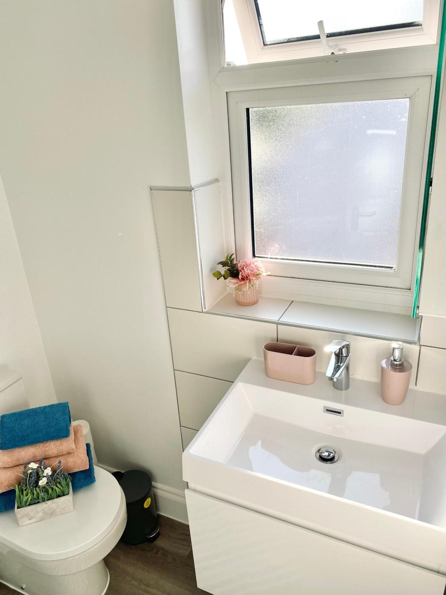 Bright Studio Loft 30Min To Central Londyn Zewnętrze zdjęcie