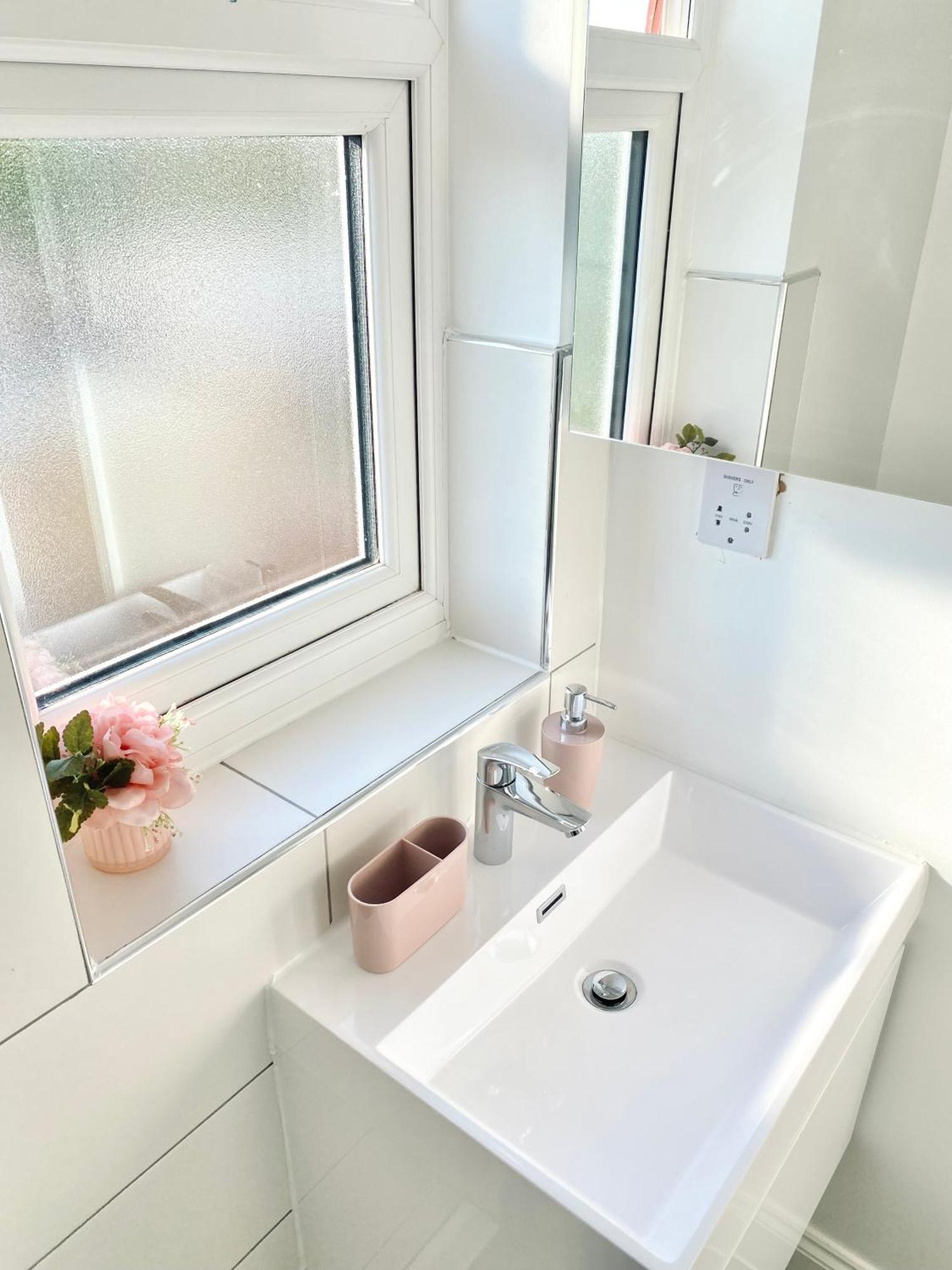 Bright Studio Loft 30Min To Central Londyn Zewnętrze zdjęcie
